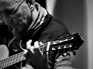 Erfahrener Musiker bietet notenfreien Gitarrenunterricht - Roggenburg