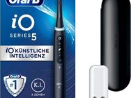 Oral-B Elektrische Zahnbürste iO 5, Aufsteckbürsten: 1 St., mit Magnet-Technologie, LED-Anzeige, 5 Putzmodi, Reiseetui
