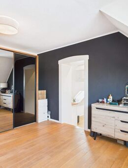 3 Wohnungen mit 235m² + Gewerbe mit 342m² + Bauplatz !!! - Gütersloh