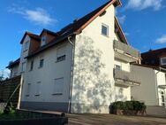 Gepflegte 3-Raum-Dachgeschosswohnung mit 2x Balkon und Stellplatz in Mommenheim - Mommenheim