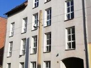 120m²-5-Raum-Wohnung mit maisonettartigen Wohnbereich und großem Balkon, Bad mit Dusche und Wanne - Merseburg