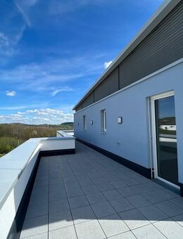 HOCH HINAUS: TRAUMHAFTES PENTHOUSE MIT DACHTERRASSE UND WEITBLICK! 3 Zimmer - Dornburg