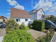 Charmantes Einfamilienhaus mit ausbaufähiger Bühne, Garten, großem PKW-Stellplatz - Göppingen