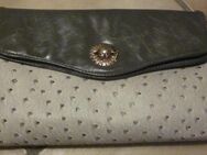 2 Clutch: hellgrau/dkl.-grau, neu, 8,- + schwarz mit Strasssteinen, neu, 9,- - München