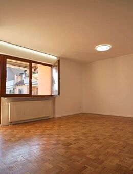 3,5 Zi. - mit sonnigem Balkon, Einzelgarage uvm. *saniert* - Neumarkt (Oberpfalz)