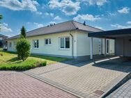 **Bungalow-Perfektion: Stilvolles Doppelhaus mit uneinsehbarem Garten - Neu & energieeffizient** - Schneverdingen