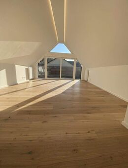 Alt-Wittlaer: Kernsanierte Premium-Doppelhaushälfte in direkter Rheinnähe - Düsseldorf