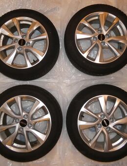 4 X Winter Kompletträder 195/55 R 16 91 H. 2 Winter gefahren, <10Tkm, 6mm Profil auf Felgen 6.5x16 4x108 ET32, GOODYEAR/OXXO, €490,- - Neu Anspach