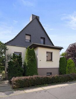 "Viel Potenzial zum Wohlfühlen: Einfamilienhaus mit Wintergarten in bester Lage" - Oschersleben (Bode)