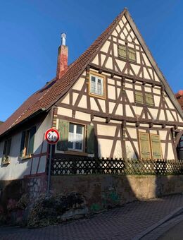 Historisches Anwesen in Königsbach-Stein mit Nebengebäude unter Denkmalschutz - Königsbach-Stein