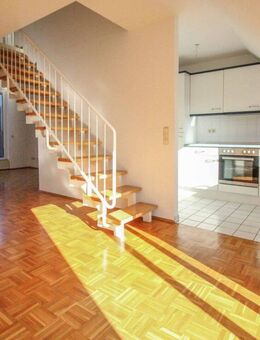 Bezugsfreie 2-Zi.-Maisonette-Whg. mit Dachterrasse, Aufzug und TG Platz in Benrath - Erbbaurecht - Düsseldorf