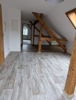 **schöne moderne 2-Raum-Wohnung im Dachgeschoß** - Elsterberg