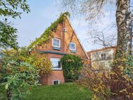 Henstedt-Ulzburg : Gemütliches Einfamilienhaus mit 4 Zimmern und idyllischem Grundstück - Henstedt-Ulzburg