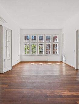 Top modernisierte 4,5-Zimmer-Altbauwohnung in Kudamm-Seitenstraße - Berlin