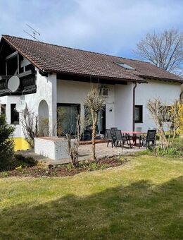 Einfamilienhaus mit Einliegerwohnung und 2 Garagen in Bernhardswald - Bernhardswald