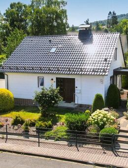 Familienfreundliches Einfamilienhaus mit großem Garten und Garage - Habichtswald