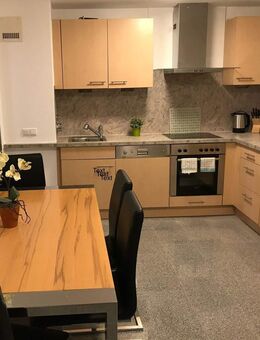 Freie 2 Zimmer Wohnung - renoviert - 65 qm - TG Stellplatz - Nähe U - Bahn - PROVISIONSFREI - München