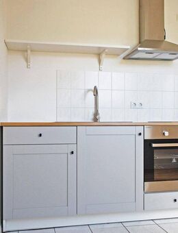 Stilvoll Wohnen im Altbau - 3-Zimmer-Wohnung mit Balkon in der Berliner Straße 31 (1. OG) - Cottbus
