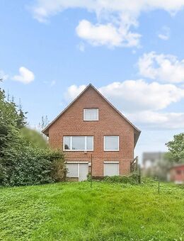 Zwei zum Preis von einem: Wohnen und Vermieten auf großem Grundstück in gesuchter Lage von Reinfeld - Reinfeld (Holstein)