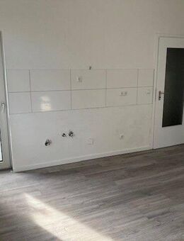 Komplett sanierte 2 Zimmer Wohnung mit Balkon in Gelsenkirchen zu vermieten - Gelsenkirchen