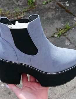 Gr. 38, Plateau High Heels - Chelsea style - hellblau / schwarz - Bruchköbel