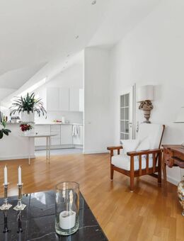 Sehr helle 2-Zi.-Dachgeschoss-Wohnung mit Blick ins Grüne und großem Balkon in München-Waldperlach - München