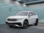 VW Tiguan, 2.0 TDI R-Line, Jahr 2022 - München