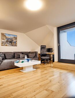 Düsseldorf-Lierenfeld: 2-Zimmer Wohnung mit kernsaniertem Badezimmer, Loggia sowie Außenstellplatz - Düsseldorf