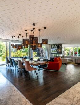 Ein architektonisches Unikat - Luxus auf 672 m² trifft Natur mit 5.900 m² - Bornheim (Nordrhein-Westfalen)