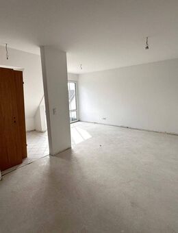 Moderne Dachgeschosswohnung Nähe Bahnhof - wird frisch renoviert - Chemnitz