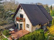 Mit Keller, Einbauküchen, Fußbodenheizung, Rollladen, Sauna usw.: Top-Zweifamilienhaus in Biesdorf - Berlin