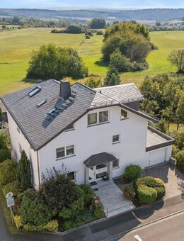 Wohnen mit Weitblick: Großes Einfamilienhaus mit idyllischem Grundstück in Waldbrunn-Fussingen - Waldbrunn (Westerwald)
