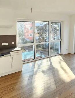 Einziehen und Aufleben - Exklusive 3-Zimmer-Wohnung mit Einbauküche und Balkon und Gartenanteil - Regensburg