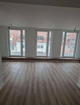 Zwei-Zimmer-Wohnung mit Dachterrasse und Einbauküche am Neustädter Markt - Hildesheim