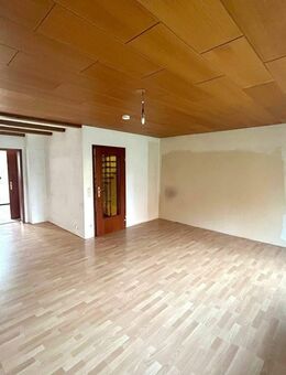 Gepflegte Doppelhaushälfte mit großem Garten, zwei Terrassen und ausgebautem Dachgeschoss - Welzheim