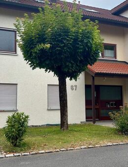 Charmante ruhige 2,5-Zimmer-Wohnung mit Terrasse & Garage - Oedheim