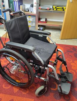 Leichtgewichtsrollstuhl Meyra Eurochair 2.750 mit elektr. Schiebe- u. Bremshilfe - Gerstetten
