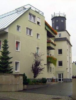 ATTRAKTIVE 3 Raumwohnung im Erdgeschoss mit Einbauküche - Limbach-Oberfrohna