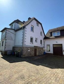 *****Gepflegtes 1-3 Familienhaus mit Garagen + Werkstatt mögich + schönes Grundstück!! - Hessisch Lichtenau