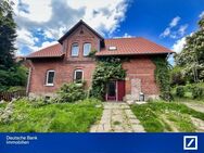 --- großes Einfamilienhaus mit sehr viel Potenzial --- - Rinteln