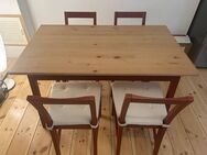 IKEA Holztisch und passende Stühle - Sehr guter Zustand! - Berlin Charlottenburg-Wilmersdorf