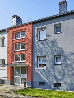 Schöne 3-Zimmer-Wohnung in modernisiertem Haus mit großem Balkon und Laminat - Duisburg