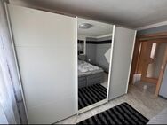Moderner Kleiderschrank mit Spiegel - Baiersbronn