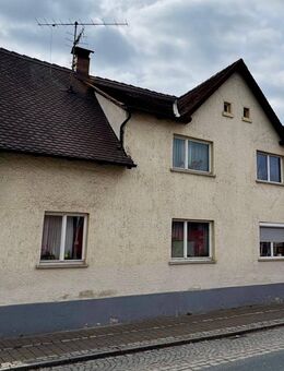 Altes Haus, neue Chancen – Doppelhaushälfte mit Nebengebäude und Grundstück - Hirschaid