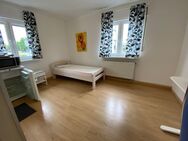 Mit dem Koffer einziehen! Möbliertes Zimmer mit eigener Dusche/WC, zentral gelegen in FN - Friedrichshafen