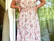 Süßes Blumenkleid / Größe 38 - Essen