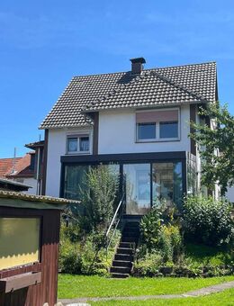 Charmantes Zweifamilienhaus in Calden-Obermeiser: großes Grundstück-Tierhaltung möglich - Calden