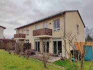 D6757 + Eine Doppelhaushälfte + Neubau 2006 + EF Hochheim + Lichtdurchflutet + moderne Ausstattung + - Erfurt
