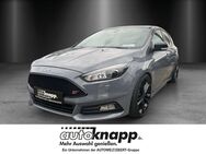 Ford Focus, 2.0 ST EcoBoost, Jahr 2016 - Weinheim