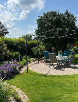 Sehr schönes Einfamilienhaus mit Einliegerwohnung und großer überdachter Terrasse auf einem schön angelegten Grundstück - Glinde